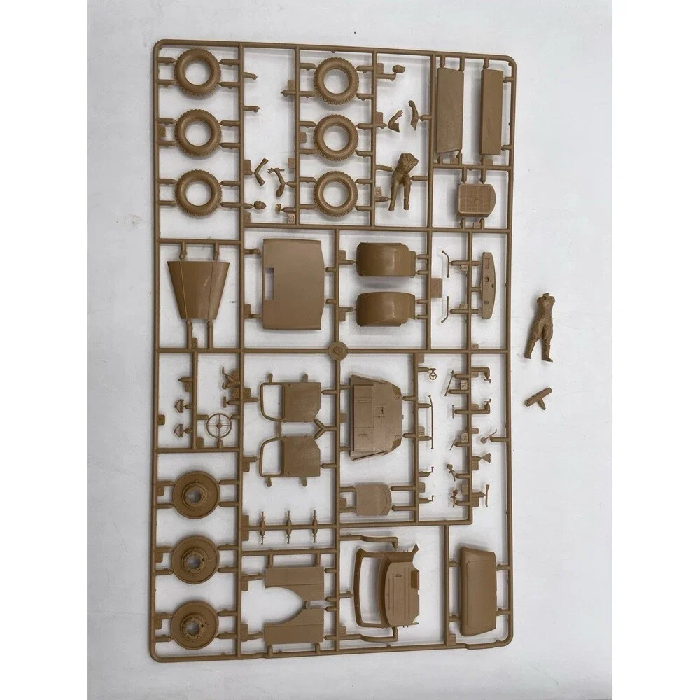 1/35 Zvezda German Mercedes 4X4 L 4500A Cargo Truck Schwerer Model Kit 3596 READ